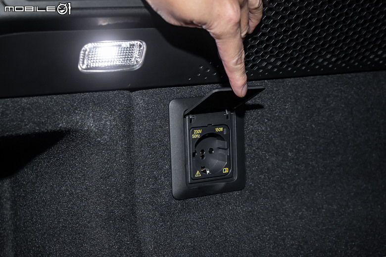 加入純電戰局，內外全面革新！Porsche Macan 大改款新加坡首發直擊！
