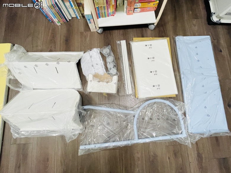 點我看大圖 開箱 日本林製作所 Rolling Go 遊走書櫃 專為兒童打造的行動書車 處處都能享受閱讀樂趣