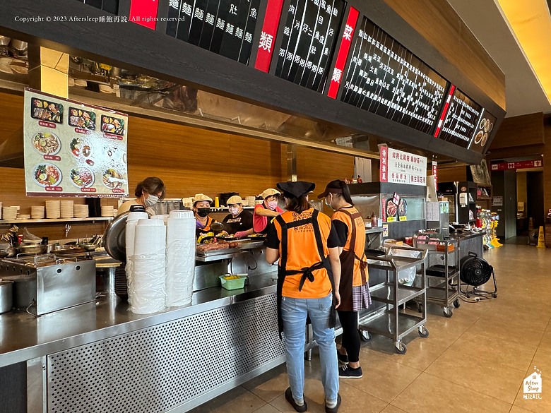 點我看大圖 嘉義東區|噴水雞肉飯(小雅旗艦店)_沒看過這麼大間的火雞肉飯店