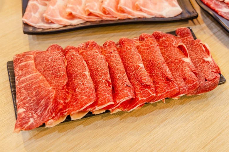 泰山日式鍋物│香濃湯頭風味滿分超浮誇肉盤即刻上桌!