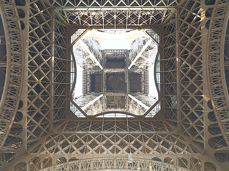 艾菲爾鐵塔(Tour Eiffel)、蒙馬特(Montmartre)、聖心堂(Basilique du Sacré-Cœur de Montmartre),外掛拉法葉百貨 巴黎奧斯曼旗艦店(Galeries Lafayette Haussmann)、莎瑪麗丹百貨(La Samaritaine) — 引領流行的時尚與藝術之都 — 2023年冬季歐洲行旅 第九部