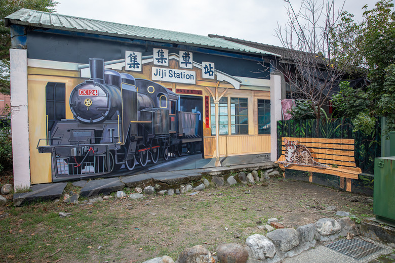 南投水里賞櫻｜集集車站與驛站、八張牛肉麵、阿本農場櫻花園、蠻荒咖啡