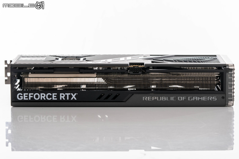 ROG STRIX RTX 4080 Super O16G GAMING 顯示卡開箱實測 以搶眼視覺設計搭配超頻性能表現