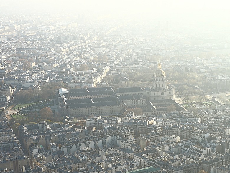 艾菲爾鐵塔(Tour Eiffel)、蒙馬特(Montmartre)、聖心堂(Basilique du Sacré-Cœur de Montmartre),外掛拉法葉百貨 巴黎奧斯曼旗艦店(Galeries Lafayette Haussmann)、莎瑪麗丹百貨(La Samaritaine) — 引領流行的時尚與藝術之都 — 2023年冬季歐洲行旅 第九部