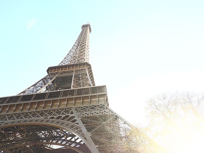 艾菲爾鐵塔(Tour Eiffel)、蒙馬特(Montmartre)、聖心堂(Basilique du Sacré-Cœur de Montmartre),外掛拉法葉百貨 巴黎奧斯曼旗艦店(Galeries Lafayette Haussmann)、莎瑪麗丹百貨(La Samaritaine) — 引領流行的時尚與藝術之都 — 2023年冬季歐洲行旅 第九部