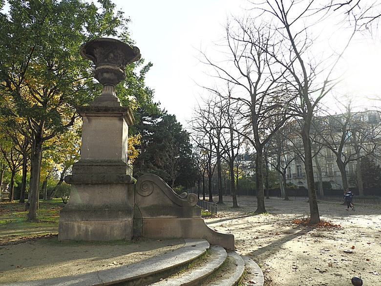 艾菲爾鐵塔(Tour Eiffel)、蒙馬特(Montmartre)、聖心堂(Basilique du Sacré-Cœur de Montmartre),外掛拉法葉百貨 巴黎奧斯曼旗艦店(Galeries Lafayette Haussmann)、莎瑪麗丹百貨(La Samaritaine) — 引領流行的時尚與藝術之都 — 2023年冬季歐洲行旅 第九部