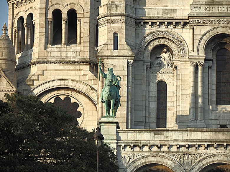 艾菲爾鐵塔(Tour Eiffel)、蒙馬特(Montmartre)、聖心堂(Basilique du Sacré-Cœur de Montmartre)，外掛拉法葉百貨 巴黎奧斯曼旗艦店(Galeries Lafayette Haussmann)、莎瑪麗丹百貨(La Samaritaine) — 引領流行的時尚與藝術之都 — 2023年冬季歐洲行旅 第九部
