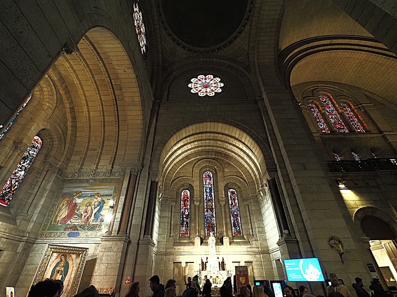 艾菲爾鐵塔(Tour Eiffel)、蒙馬特(Montmartre)、聖心堂(Basilique du Sacré-Cœur de Montmartre),外掛拉法葉百貨 巴黎奧斯曼旗艦店(Galeries Lafayette Haussmann)、莎瑪麗丹百貨(La Samaritaine) — 引領流行的時尚與藝術之都 — 2023年冬季歐洲行旅 第九部