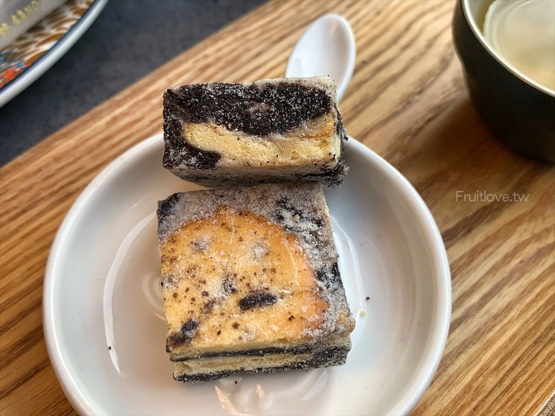點我看大圖 季節限定草莓鳳梨牛軋餅和雪Q餅,Q軟好吃不黏牙