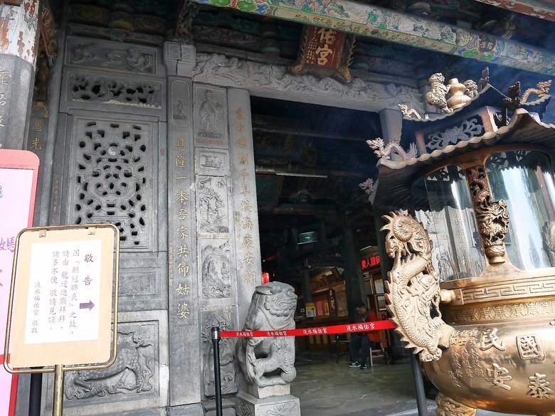 【小惡魔金龍踏春】鄞山寺(汀州會館)、龍山寺、清水巖、福佑宮、重建街、日本警官宿舍、滬尾小學校禮堂，附掛真理街阿給 — 淡水古蹟一日行旅 上半場