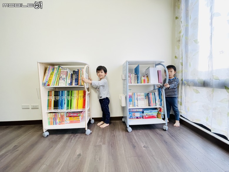 點我看大圖 開箱 日本林製作所 Rolling Go 遊走書櫃 專為兒童打造的行動書車 處處都能享受閱讀樂趣