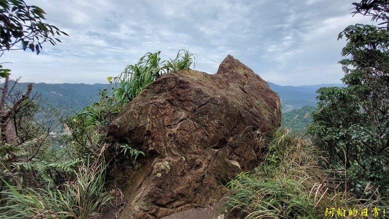 平溪好多尖｜尖山尖尖東峰 石燭尖、九龍山、無名尖、峰頭尖東峰，環狀O型走一圈