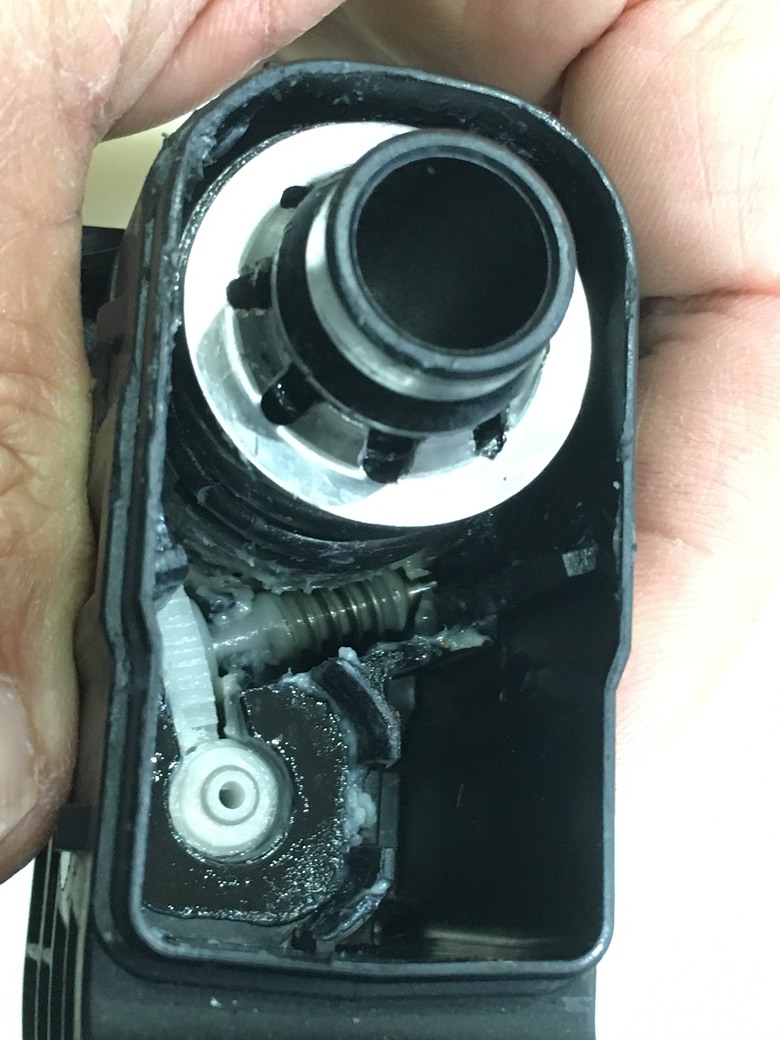 2016 Mazda 3 更換後視鏡摺疊電機