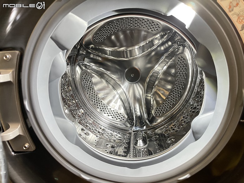 LG WashTower 極窄美型版輕鬆搞定跟塵蟎過敏原說掰掰