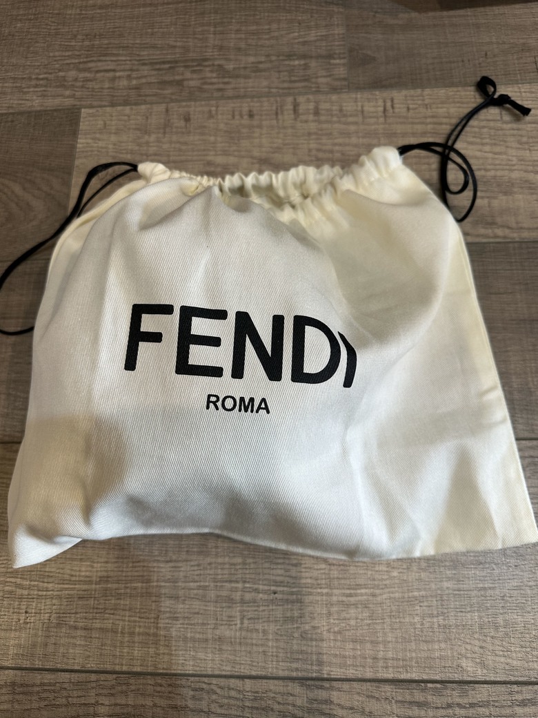 「開箱」FENDI 經典花色帽子