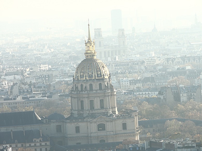 艾菲爾鐵塔(Tour Eiffel)、蒙馬特(Montmartre)、聖心堂(Basilique du Sacré-Cœur de Montmartre),外掛拉法葉百貨 巴黎奧斯曼旗艦店(Galeries Lafayette Haussmann)、莎瑪麗丹百貨(La Samaritaine) — 引領流行的時尚與藝術之都 — 2023年冬季歐洲行旅 第九部