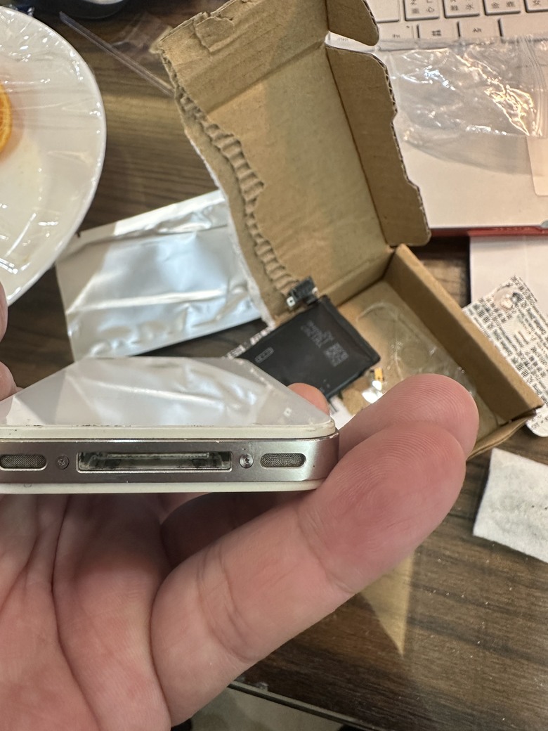 12年老手機 iPhone 4S 更換電池復活記！