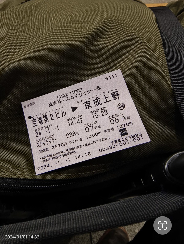 前代星座100m防水,錶冠是按壓式!