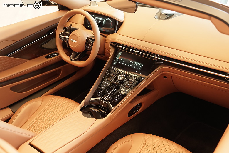 【國內新訊】演繹另一種美!Aston Martin DB12 Volante敞篷版國內發表自1388萬元起!