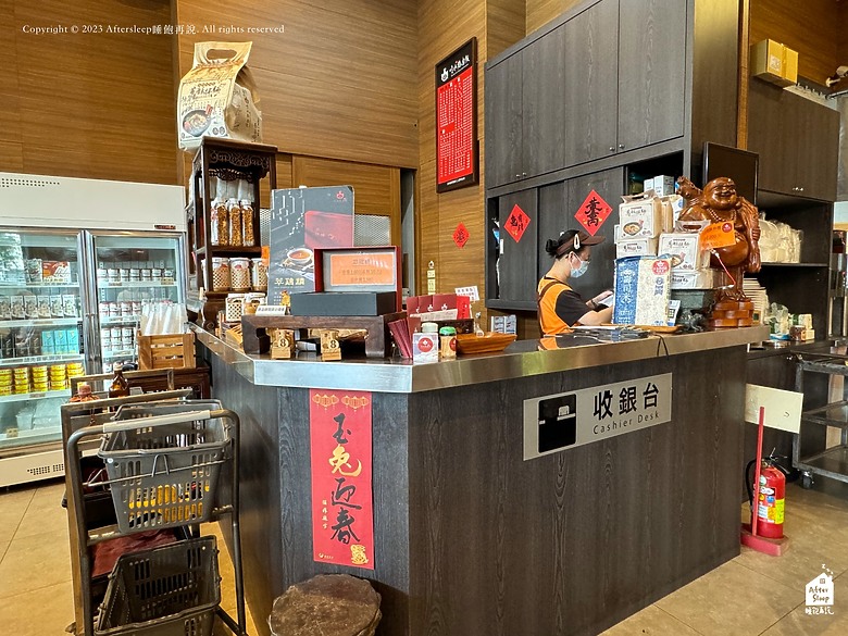 點我看大圖 嘉義東區|噴水雞肉飯(小雅旗艦店)_沒看過這麼大間的火雞肉飯店