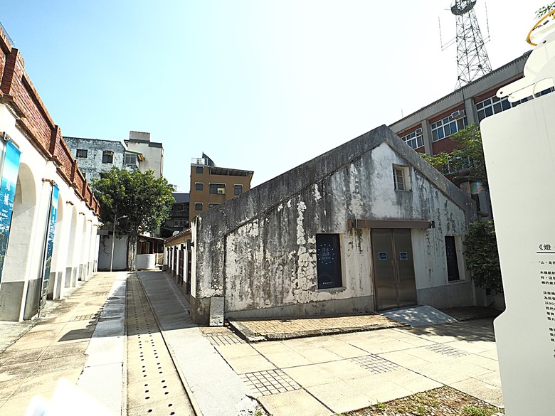 【小惡魔金龍踏春】 淡水街長多田榮吉故居、藝術工坊、德忌利士洋行、榕堤餐廳、淡水禮拜堂、滬尾偕醫館、公司田溪程氏古厝,附掛淡海輕軌搭乘紀錄 — 淡水古蹟一日行旅 下半場