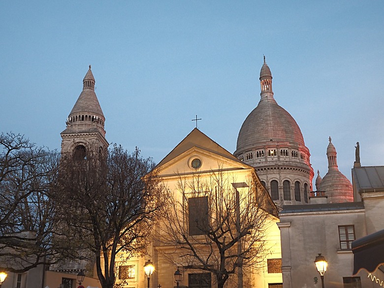 艾菲爾鐵塔(Tour Eiffel)、蒙馬特(Montmartre)、聖心堂(Basilique du Sacré-Cœur de Montmartre),外掛拉法葉百貨 巴黎奧斯曼旗艦店(Galeries Lafayette Haussmann)、莎瑪麗丹百貨(La Samaritaine) — 引領流行的時尚與藝術之都 — 2023年冬季歐洲行旅 第九部