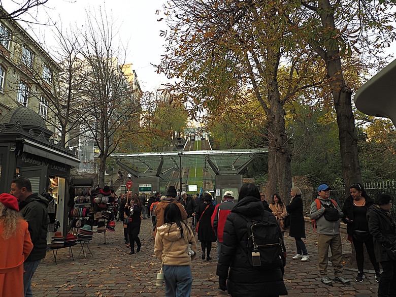艾菲爾鐵塔(Tour Eiffel)、蒙馬特(Montmartre)、聖心堂(Basilique du Sacré-Cœur de Montmartre),外掛拉法葉百貨 巴黎奧斯曼旗艦店(Galeries Lafayette Haussmann)、莎瑪麗丹百貨(La Samaritaine) — 引領流行的時尚與藝術之都 — 2023年冬季歐洲行旅 第九部