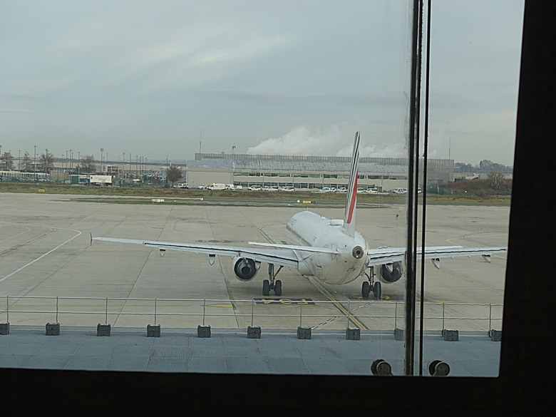 中華航空 臺北⇔阿姆斯特丹之長程飛航 與 荷蘭航空 巴黎⇒阿姆斯特丹之歐陸航線，外掛荷比邊境及比法邊境高速公路休息站 體驗紀錄 — 2023年冬季歐洲行旅 移動篇