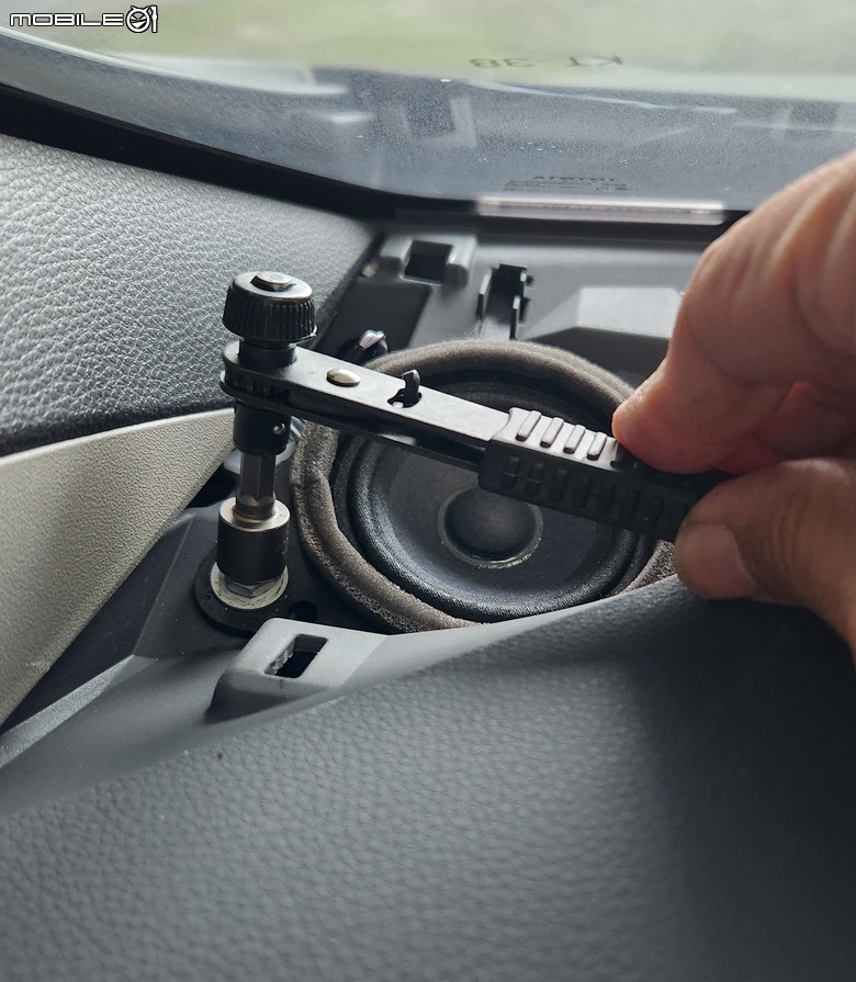 Toyato Prius PHV 更換原廠高音成JBL GX328 與電容步驟方法分享