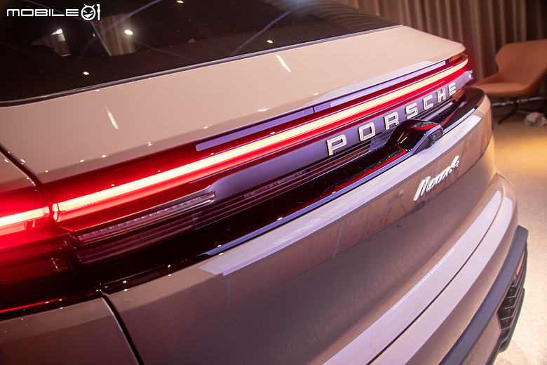 加入純電戰局，內外全面革新！Porsche Macan 大改款新加坡首發直擊！