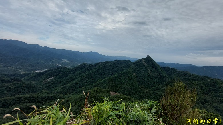 平溪好多尖|尖山尖尖東峰 石燭尖、九龍山、無名尖、峰頭尖東峰,環狀O型走一圈