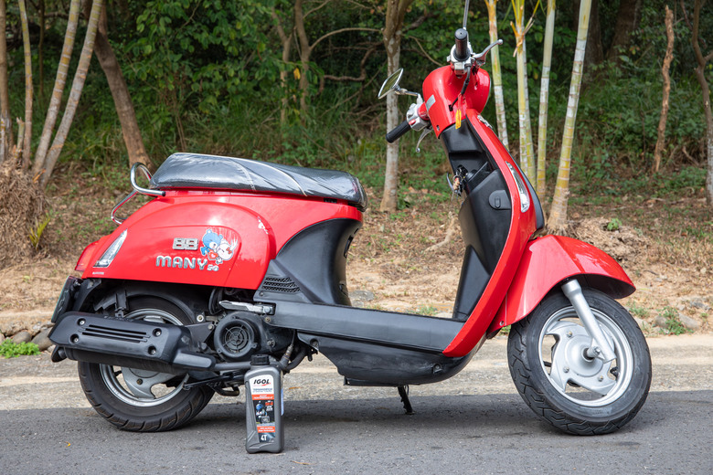 真油你的 ~ IGOL SCOOT PERFORMANCE 4T 機油，讓我的小機車更加古溜順暢！