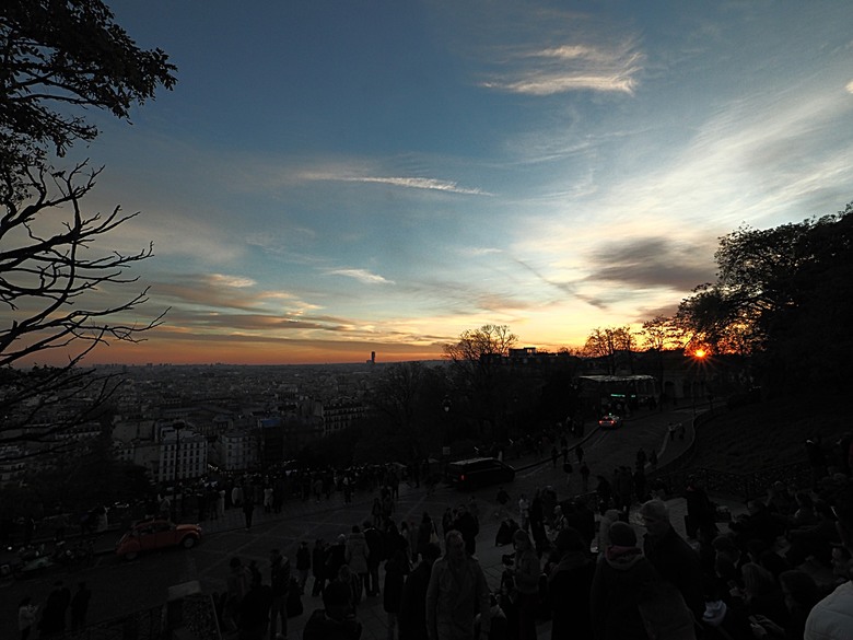 艾菲爾鐵塔(Tour Eiffel)、蒙馬特(Montmartre)、聖心堂(Basilique du Sacré-Cœur de Montmartre),外掛拉法葉百貨 巴黎奧斯曼旗艦店(Galeries Lafayette Haussmann)、莎瑪麗丹百貨(La Samaritaine) — 引領流行的時尚與藝術之都 — 2023年冬季歐洲行旅 第九部