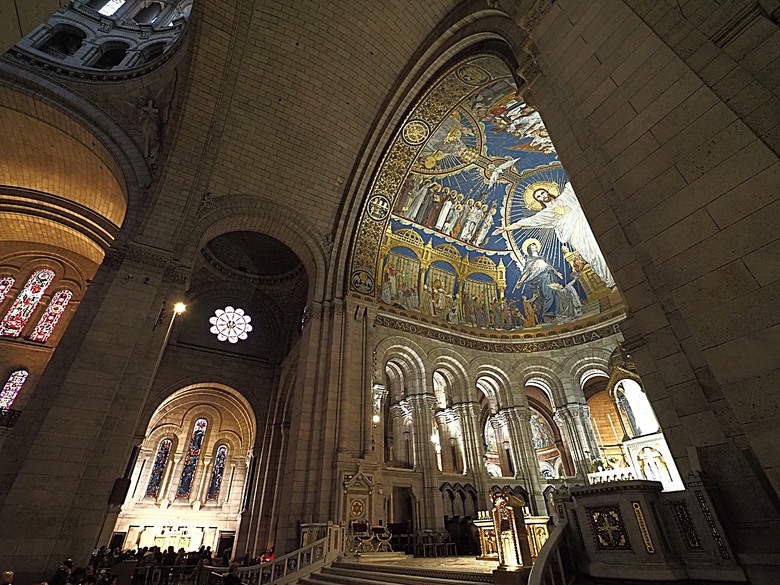 艾菲爾鐵塔(Tour Eiffel)、蒙馬特(Montmartre)、聖心堂(Basilique du Sacré-Cœur de Montmartre),外掛拉法葉百貨 巴黎奧斯曼旗艦店(Galeries Lafayette Haussmann)、莎瑪麗丹百貨(La Samaritaine) — 引領流行的時尚與藝術之都 — 2023年冬季歐洲行旅 第九部