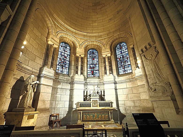艾菲爾鐵塔(Tour Eiffel)、蒙馬特(Montmartre)、聖心堂(Basilique du Sacré-Cœur de Montmartre),外掛拉法葉百貨 巴黎奧斯曼旗艦店(Galeries Lafayette Haussmann)、莎瑪麗丹百貨(La Samaritaine) — 引領流行的時尚與藝術之都 — 2023年冬季歐洲行旅 第九部