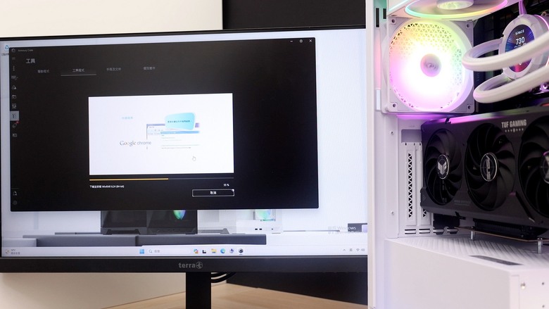 組裝 ADATA 首款海景機殼 XPG INVADER X 顯卡直立套件，搭配背插式主機板