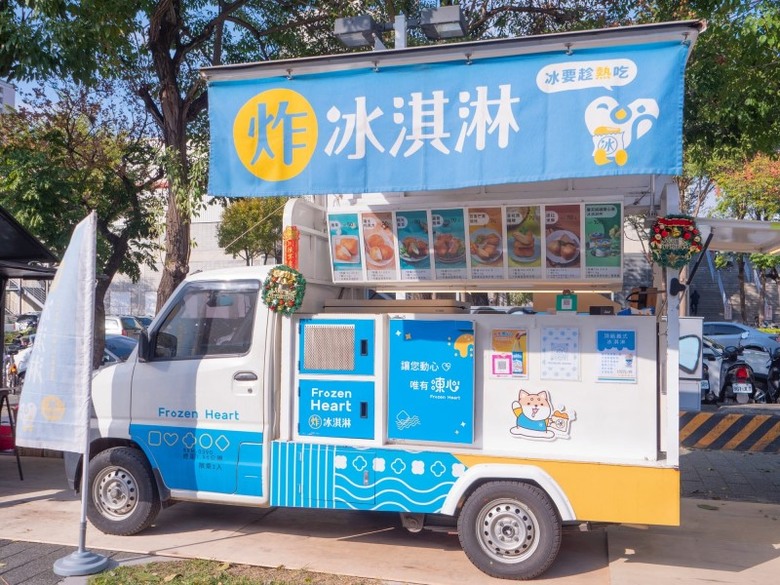台中人氣餐車│頂級冰淇淋搭配鮮奶吐司 綿軟迷人一吃愛上