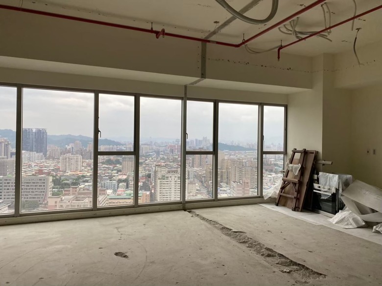 【開箱】宅家俯瞰山水、城市美景!簡單明亮的高樓景觀宅