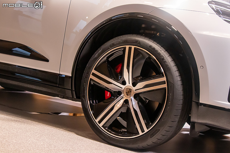 加入純電戰局,內外全面革新!Porsche Macan 大改款新加坡首發直擊!