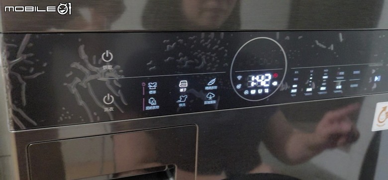 美麗兼智慧 LG WashTower™ AI 智控洗衣機讓生活更輕鬆
