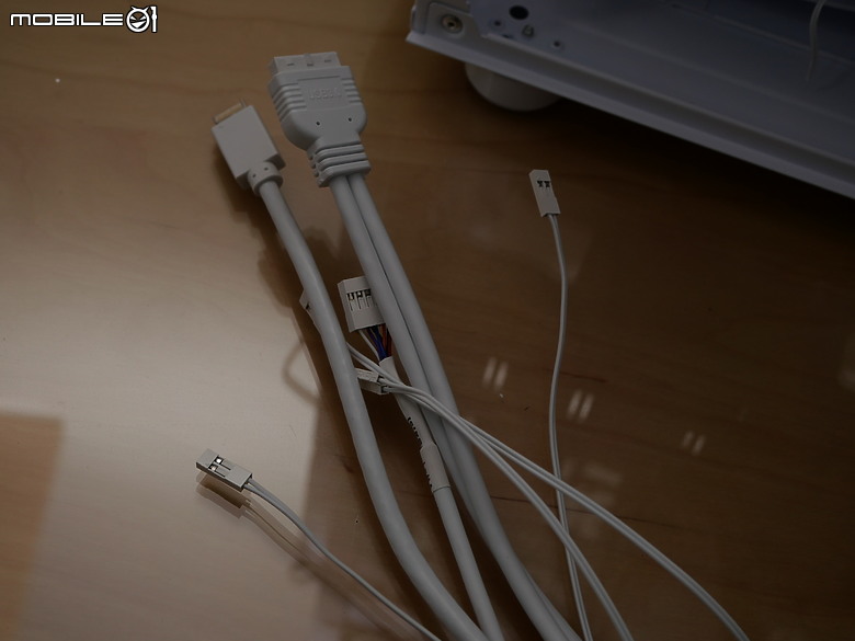 點我看大圖 主流規格到位 SuperChannel 視博通 LAI099 ARGB W 開箱