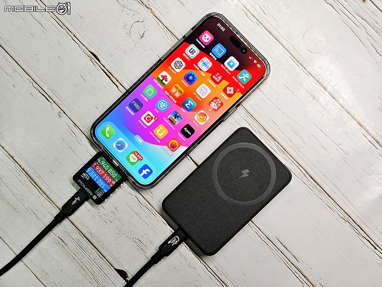 MagSafe行動電源開箱 – Avier VeeGo可立式磁吸行動電源，支援PD快速充電