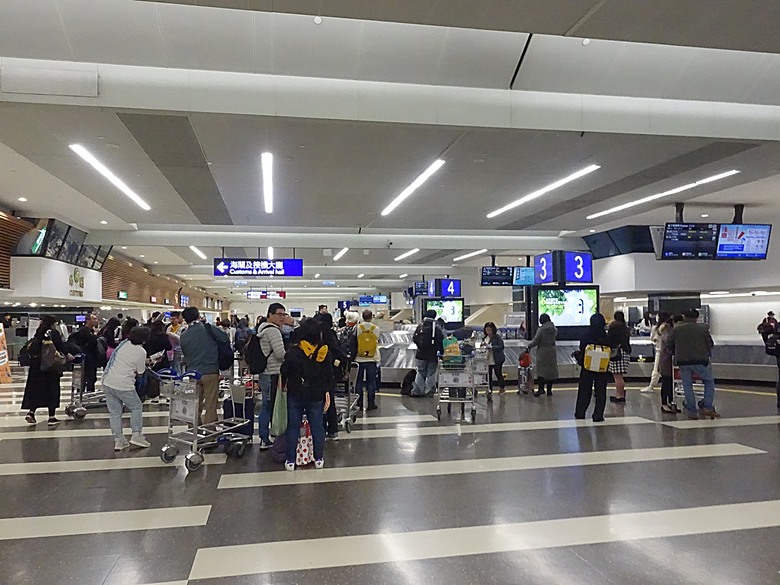 中華航空 臺北⇔阿姆斯特丹之長程飛航 與 荷蘭航空 巴黎⇒阿姆斯特丹之歐陸航線，外掛荷比邊境及比法邊境高速公路休息站 體驗紀錄 — 2023年冬季歐洲行旅 移動篇