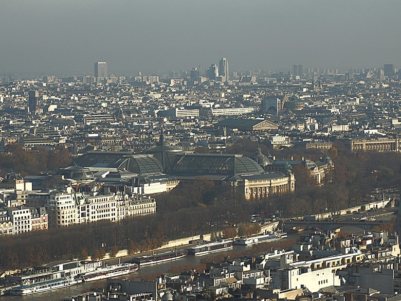 艾菲爾鐵塔(Tour Eiffel)、蒙馬特(Montmartre)、聖心堂(Basilique du Sacré-Cœur de Montmartre)，外掛拉法葉百貨 巴黎奧斯曼旗艦店(Galeries Lafayette Haussmann)、莎瑪麗丹百貨(La Samaritaine) — 引領流行的時尚與藝術之都 — 2023年冬季歐洲行旅 第九部