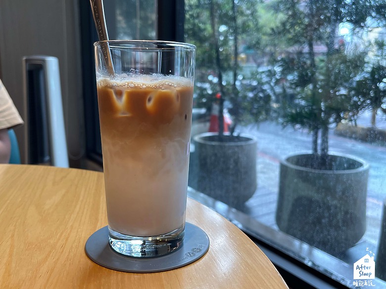 高雄前鎮｜瑞福咖啡REVEL COFFEE STUDIO＿舒芙蕾鬆餅推推