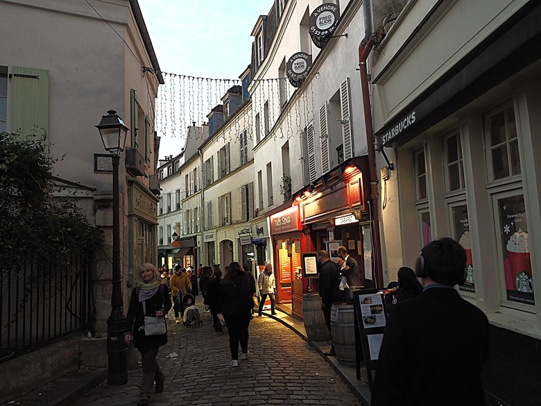 艾菲爾鐵塔(Tour Eiffel)、蒙馬特(Montmartre)、聖心堂(Basilique du Sacré-Cœur de Montmartre),外掛拉法葉百貨 巴黎奧斯曼旗艦店(Galeries Lafayette Haussmann)、莎瑪麗丹百貨(La Samaritaine) — 引領流行的時尚與藝術之都 — 2023年冬季歐洲行旅 第九部