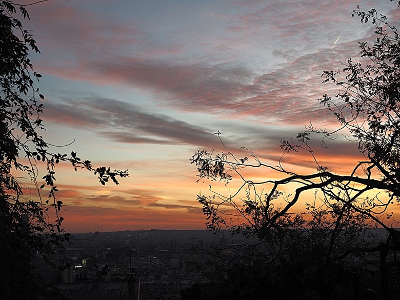 艾菲爾鐵塔(Tour Eiffel)、蒙馬特(Montmartre)、聖心堂(Basilique du Sacré-Cœur de Montmartre),外掛拉法葉百貨 巴黎奧斯曼旗艦店(Galeries Lafayette Haussmann)、莎瑪麗丹百貨(La Samaritaine) — 引領流行的時尚與藝術之都 — 2023年冬季歐洲行旅 第九部