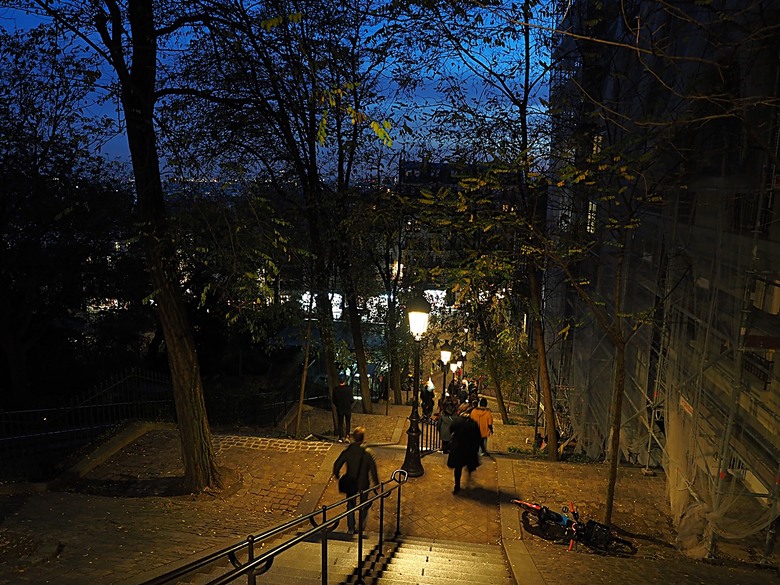 艾菲爾鐵塔(Tour Eiffel)、蒙馬特(Montmartre)、聖心堂(Basilique du Sacré-Cœur de Montmartre),外掛拉法葉百貨 巴黎奧斯曼旗艦店(Galeries Lafayette Haussmann)、莎瑪麗丹百貨(La Samaritaine) — 引領流行的時尚與藝術之都 — 2023年冬季歐洲行旅 第九部