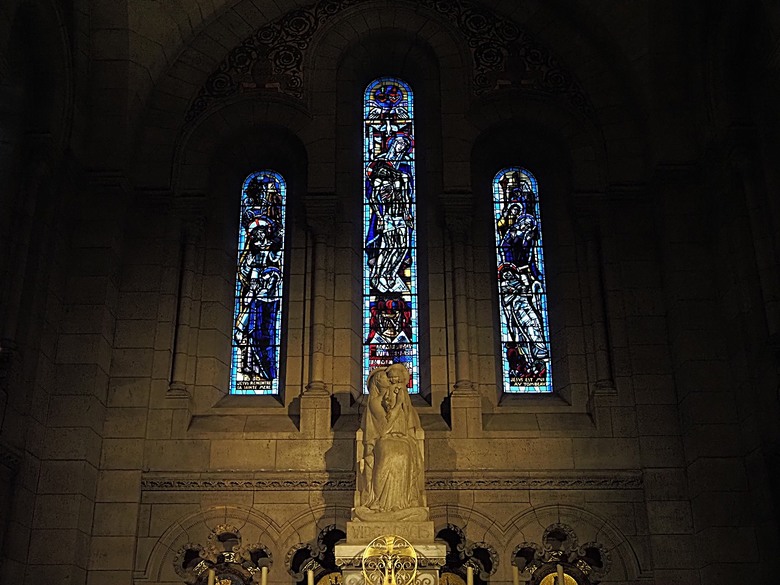 艾菲爾鐵塔(Tour Eiffel)、蒙馬特(Montmartre)、聖心堂(Basilique du Sacré-Cœur de Montmartre),外掛拉法葉百貨 巴黎奧斯曼旗艦店(Galeries Lafayette Haussmann)、莎瑪麗丹百貨(La Samaritaine) — 引領流行的時尚與藝術之都 — 2023年冬季歐洲行旅 第九部