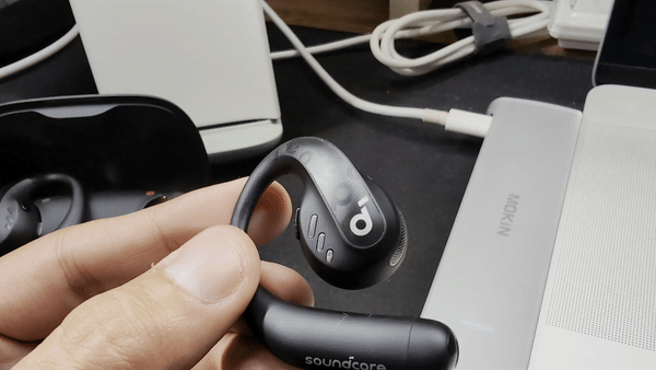 點我看大圖 【開箱】兼具音質和配戴體驗的開放式藍牙耳機soundcore AeroFit Pro